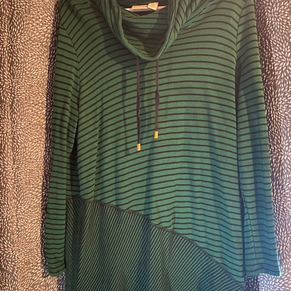 Tops - VINTAGE Green Striped Asymmetrical Tunic Top